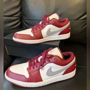MENS AIR JORDAN 1 LOW (Size 12)